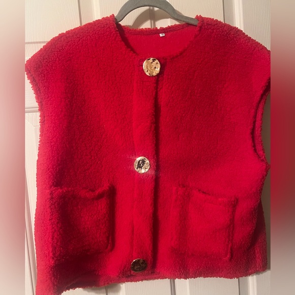 NWOT Women’s Cropped Christmas Red Sweater Vest with Gold Buttons Size Medium - Picture 7 of 11